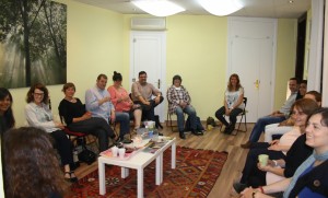 Sesión de hipnosis grupal con la doctora Costa en MedHipnosis